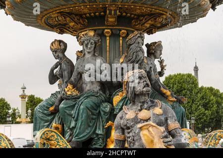 Fontaine des Mers, place de la Concorde, Paris. Banque D'Images