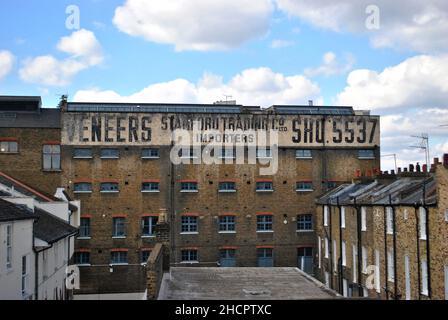 Un ancien panneau/Ghostsign à Hoxton, est de Londres, datant de 1940s pour Stamford Trading Co Ltd, qui n'ont pas échangé sur ce site depuis la fin de 1950s Banque D'Images