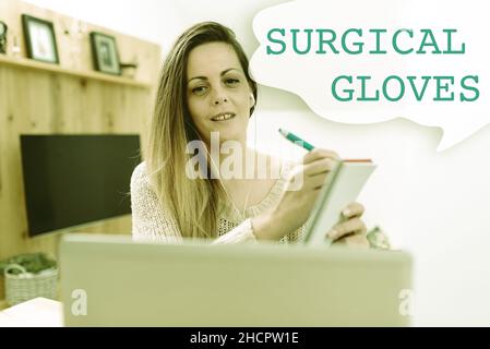 Inspiration montrant le signe gants chirurgicaux.Aperçu des affaires pour se protéger de l'exposition à des matières infectieuses regardant des documentaires en ligne Banque D'Images