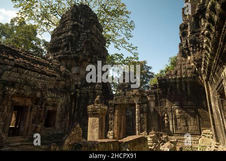 Cour intérieure silencieuse du temple bouddhiste Banteay Kdei, construit au 12th siècle, près de Ta Prohm, dans le Parc archéologique d'Angkor, Siem Reap, ca Banque D'Images