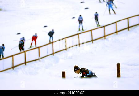 Oberstdorf, Allemagne.31st décembre 2021.Ski nordique/ski de fond: Coupe du monde, Tour de ski, 15 km de démarrage de masse classique, hommes.Johannes Albert Kuchler d'Allemagne (M) sur la piste.Credit: Karl-Josef Hildenbrand/dpa/Alay Live News Banque D'Images