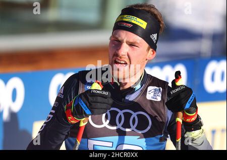 Oberstdorf, Allemagne.31st décembre 2021.Ski nordique/ski de fond: Coupe du monde, Tour de ski, 15 km de démarrage de masse classique, hommes.Albert Kuchler d'Allemagne a franchi la ligne d'arrivée.Credit: Karl-Josef Hildenbrand/dpa/Alay Live News Banque D'Images