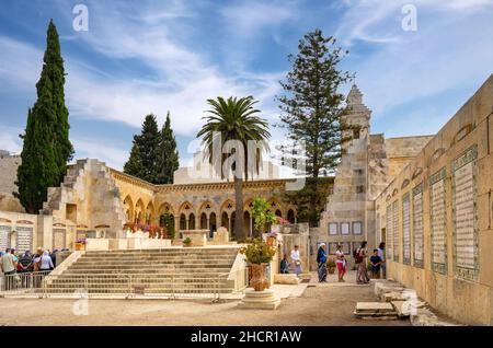 Jérusalem, Israël - 13 octobre 2017 : Église du Pater Noster connue sous le nom de Sanctuaire d'Eleona dans le monastère français Carmélite sur le mont des oliviers Banque D'Images