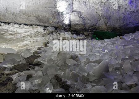 Intérieur de la grotte de glace de Kungur, Russie Banque D'Images