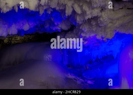 Intérieur de la grotte de glace de Kungur, Russie Banque D'Images