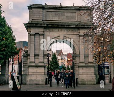 Dublin, Irlande, 13 novembre 2021 ; Fusiliers Arch à l'entrée de la partie verte de St Stephen's à Dublin, Irlande Banque D'Images