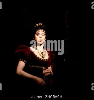 Acte 2: Maria Ewing (Floria Tosca) dans TOSCA par Puccini à l'Opéra Royal, Covent Garden, Londres WC2 06/07/1991 chef d'orchestre: Michel Plasson set design: Renzo Mongiardino costumes: Marcel Escoisier éclairage de renouveau: John B Lire le directeur original: Franco Zeffirelli réalisateur de renouveau: John Cox Banque D'Images