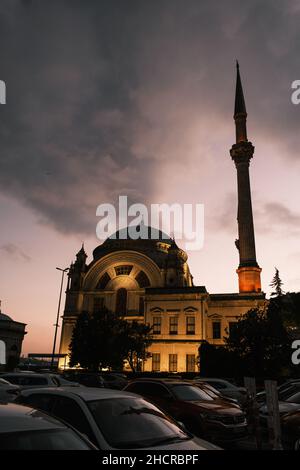 Istanbul, Turquie - 29 octobre 2021 : mosquée de Dolmabahce.Photo éditoriale à istanbul. Banque D'Images