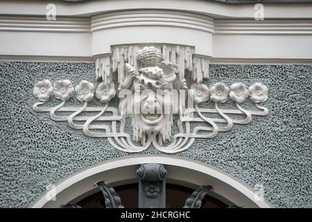 Mascaron sur les appartements construits en 1902 dans le style art nouveau à !0 Gertrudes iela à Riga Banque D'Images