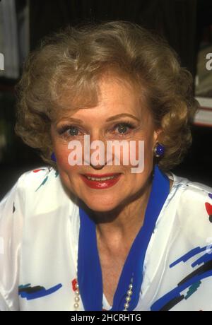 BETTY WHITE F4860 crédit: Ralph Dominguez/MediaPunch Banque D'Images