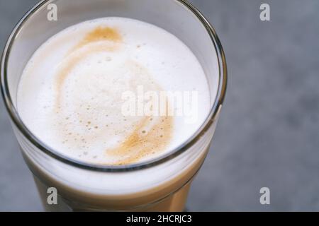 latte du café macchiato dans un verre Banque D'Images