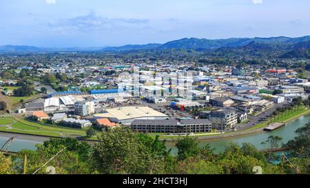 Une vue sur la ville de Gisborne, Nouvelle-Zélande, prise d'un belvédère dans la réserve de Titirangi Banque D'Images