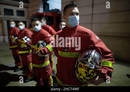 Paris, France.01st janvier 2022.Les pompiers de Rousseau à Paris, le 31 décembre 2021 à la veille du nouvel an.Photo de Raphael Lafargue/ABACAPRESS.COM crédit: Abaca Press/Alay Live News Banque D'Images