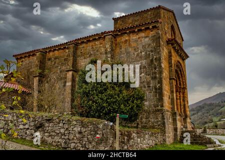 Église romane de San Pedro de Arrojo Banque D'Images