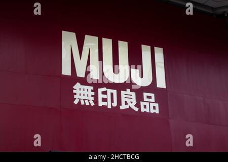 SHANGHAI, CHINE - 31 DÉCEMBRE 2021 - MUJI, une marque d'épicerie japonaise, est vue à Shanghai, en Chine, le 31 décembre 2021. Banque D'Images