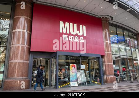 SHANGHAI, CHINE - 31 DÉCEMBRE 2021 - MUJI, une marque d'épicerie japonaise, est vue à Shanghai, en Chine, le 31 décembre 2021. Banque D'Images