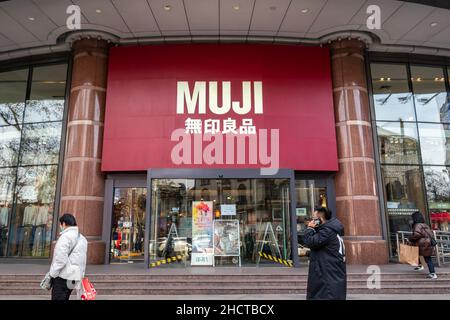 SHANGHAI, CHINE - 31 DÉCEMBRE 2021 - MUJI, une marque d'épicerie japonaise, est vue à Shanghai, en Chine, le 31 décembre 2021. Banque D'Images