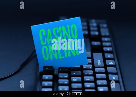 Écriture texte Casino en ligne.Business concept jeu de poker d'ordinateur Gamble Royal Bet Lotto enjeux élevés Programme de traitement de texte idées, Logging Banque D'Images