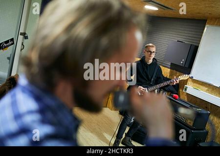 Les élèves ont répétitions à l'école de Mostar Rock. Banque D'Images