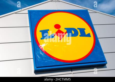 LOGO DE la chaîne de supermarchés LIDL avec Shopping Carts.LIDL est une chaîne de supermarchés allemands à prix réduits, basée à Neckarsulm, Bade-Wurtemberg, en Allemagne. Banque D'Images