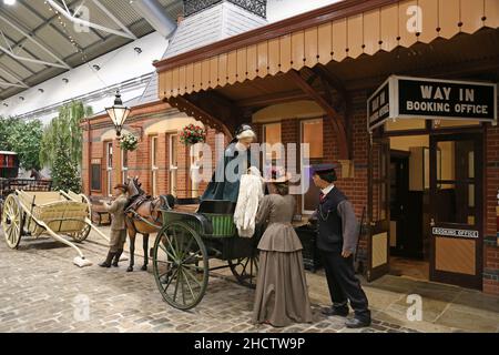 Victorian Period Railway Station, Milestones Museum of Living History, Leisure Park, Churchill Way West, Basingstoke, Hampshire,Angleterre, Royaume-Uni, Europe Banque D'Images