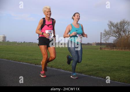 Newcastle, Royaume-Uni. 01st janvier 2022. Course New Year's Day Resolution 10km, deux tours de Town Moor de Newcastle, Newcastle upon Tyne, Royaume-Uni, 1st janvier 2022. Credit: DEW/Alamy Live News Banque D'Images