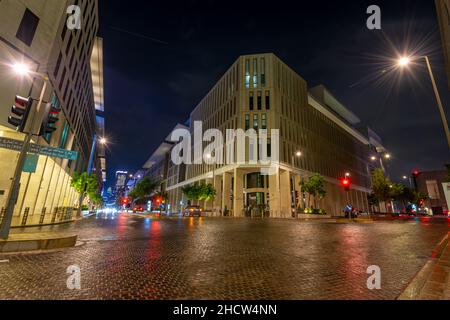 Vue nocturne de l'architecture du bâtiment du centre-ville de Mushreib Doha Banque D'Images