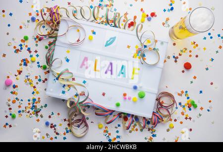 Tableau Des Lettres Avec Message Allemand Pour Joyeux Anniversaire Sur Fond De Bois Photo Stock Alamy