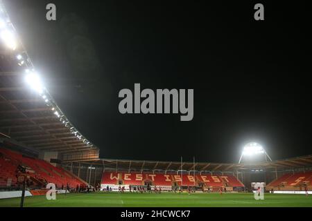 Llanelli, Royaume-Uni.01st janvier 2022.Une vue générale pendant le jeu.Match de rugby de championnat de l'United Rugby, Scarlets v Osprey au Parc y Scarlets Stadium de Llanelli, dans le sud du pays de Galles le jour de l'an samedi 1st janvier 2022,Le jeu est joué derrière des portes fermées en raison des nouvelles restrictions de covid du gouvernement gallois qui sont entrées en vigueur le 26th 2021 décembre. photo par Andrew Orchard/Andrew Orchard sports Photography/Alamy Live News crédit: Andrew Orchard sports Photography/Alamy Live News Banque D'Images