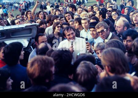 Archives 70ies : le cascadeur français Franck Valverde se produit au Bourget du Lac, Savoie, France, 1975 Banque D'Images