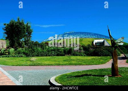 Le Norman Foster a conçu la Great Glasshouse au National Botanic Garden of Wales (NBGW) pendant l'été, au pays de Galles, au Royaume-Uni Banque D'Images