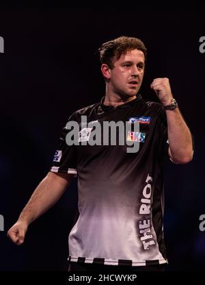 Callan Rydz réagissant après avoir remporté le jeu 2nd pendant le quatorze jour du Championnat du monde des fléchettes William Hill à Alexandra Palace, Londres.Date de la photo: Samedi 1 janvier 2022. Banque D'Images