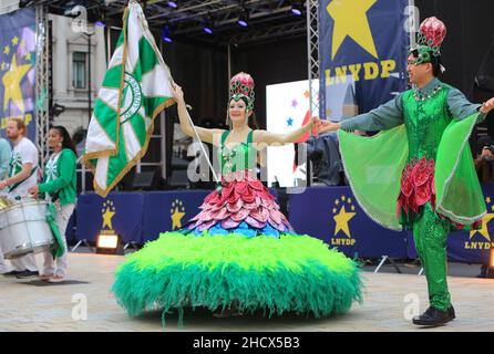 Londres, Royaume-Uni janvier 1st 2022.Des centaines d'artistes sont retournés à une parade du jour de l'an plus sécuritaire pour les Covid, dans le centre de Londres.L'événement de cette année était limité à 600 spectateurs qui devaient acheter des billets et apprécier le spectacle à des températures records de 16 degrés.Monica Wells/Alay Live News Banque D'Images