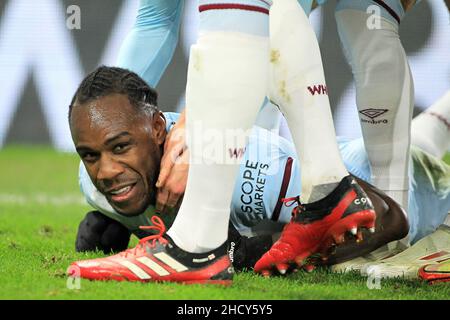 Londres, Royaume-Uni.01st janvier 2022.Michail Antonio, de West Ham United, fête ses célébrations après avoir atteint le but 1st de ses équipes.Match de première ligue, Crystal Palace v West Ham United au stade Selhurst Park à Londres le jour de l'an, samedi 1st janvier 2022. Cette image ne peut être utilisée qu'à des fins éditoriales.Utilisation éditoriale uniquement, licence requise pour une utilisation commerciale.Aucune utilisation dans les Paris, les jeux ou les publications d'un seul club/ligue/joueur. photo par Steffan Bowen/Andrew Orchard sports photographie/Alay Live news crédit: Andrew Orchard sports photographie/Alay Live News Banque D'Images