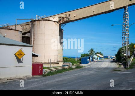 Infrastructure pour la mine de phosphate et le port de Flying Fish Cove, sur l'île Christmas, dans l'océan Indien. Banque D'Images