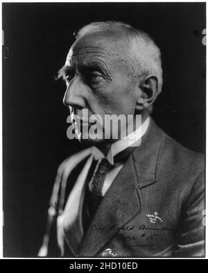Roald Engelbregt Gravning Amundsen, 1872-1928