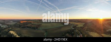 Panorama aérien du village de Clermont-le-fort, dans la haute-Garonne, Occitanie, France Banque D'Images