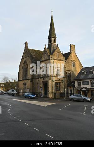 St Edward's Hall, Market Square, Stow on the Wold, Gloucestershire.Le bâtiment abrite la bibliothèque de la ville et le Centre d'information touristique ainsi que le Banque D'Images