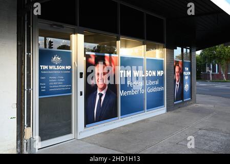 Entrée au bureau de l’électorat du député de Tim Wilson, membre de Goldstein, avec des têtes de lit bien visibles sur les fenêtres Banque D'Images