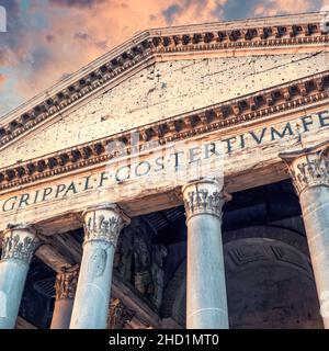 Rome, Italie - Mars 2017: Panthéon façade du temple romain sur la Piazza della Rotonda.Le Panthéon est un ancien temple romain et une église depuis 609 Banque D'Images