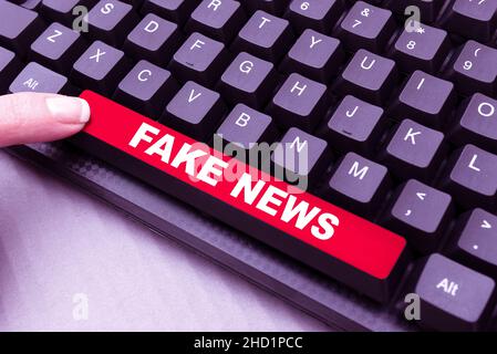 Inspiration montrant le signe Fake News.Mot écrit sur de fausses informations publier sous le couvert d'être des nouvelles authentiques Abstract Typing License Banque D'Images