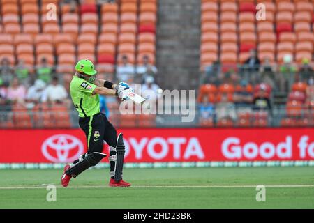 Sydney, Australie.2nd janvier 2022 ; Sydney Showground Stadium, Sydney Olympic Park, Nouvelle-Galles du Sud, Australie ;BBL Big Bash League cricket, Sydney Thunder versus Adelaide Strikers ; Matt Gilkes de Sydney Thunder frappe la balle du milieu de la batte crédit : action plus Sports Images/Alay Live News crédit : action plus Sports Images/Alay Live News Banque D'Images