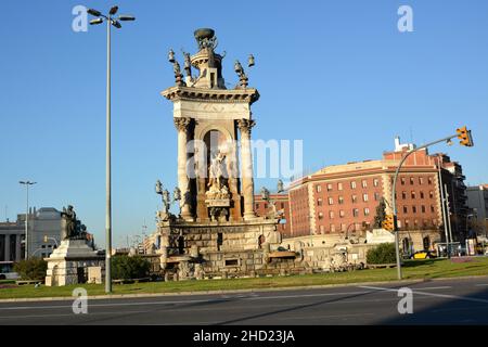 Espagne, Barcelone, le suare d'Espagne est un centre névralgique de la ville, dans ce centre est une fontaine monumentale avec allégorie poétique. Banque D'Images