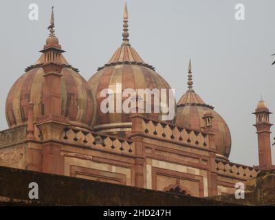 Mosquée à trois dômes au complexe de la tombe de Safdarjung Banque D'Images