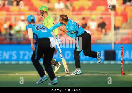 Sydney, Australie.2nd janvier 2022 ; Sydney Showground Stadium, Sydney Olympic Park, Nouvelle-Galles du Sud, Australie ;BBL Big Bash League cricket, Sydney Thunder versus Adelaide Strikers ; Fawad Ahmed de Adelaide Strikers en action de bowling.Crédit : images de sports action plus/Alamy Live News Banque D'Images