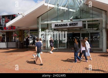 Station de service Reading West sur l'autoroute M4, Berkshire, Angleterre, Royaume-Uni Banque D'Images