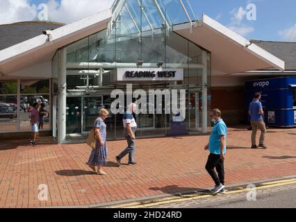 Station de service Reading West sur l'autoroute M4, Berkshire, Angleterre, Royaume-Uni Banque D'Images