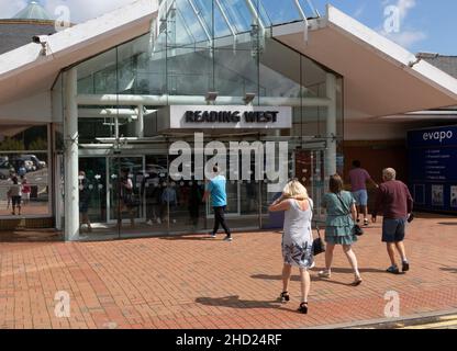 Station de service Reading West sur l'autoroute M4, Berkshire, Angleterre, Royaume-Uni Banque D'Images