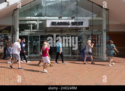 Station de service Reading West sur l'autoroute M4, Berkshire, Angleterre, Royaume-Uni Banque D'Images