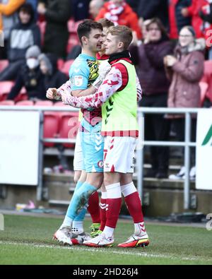 BRISTOL, ROYAUME-UNI.2nd JANV. Le gardien de but de Bristol City, Max O'Leary, fête avec ses coéquipiers après que Andreas Weimann de Bristol City ait obtenu 2-2 points lors du match de championnat Sky Bet entre Bristol City et Millwall à Ashton Gate, Bristol, le dimanche 2nd janvier 2022.(Crédit : Kieran Riley | INFORMATIONS MI) crédit : INFORMATIONS MI et sport /Actualités Alay Live Banque D'Images